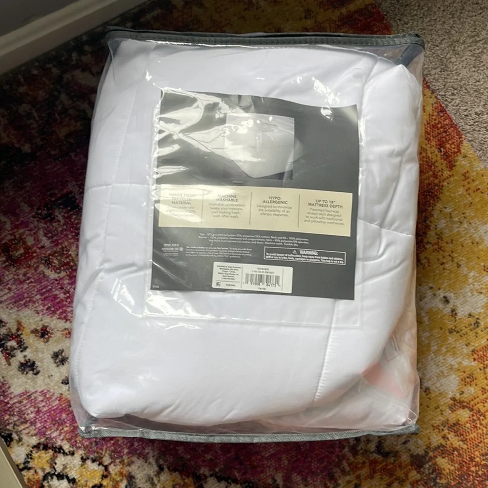 Threshold White Extra Plush Down Alternative Mattress Pad Queen